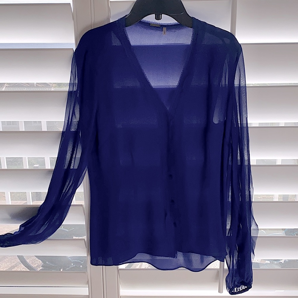 Blouse size XS, Elie Tahari, excellent condition.